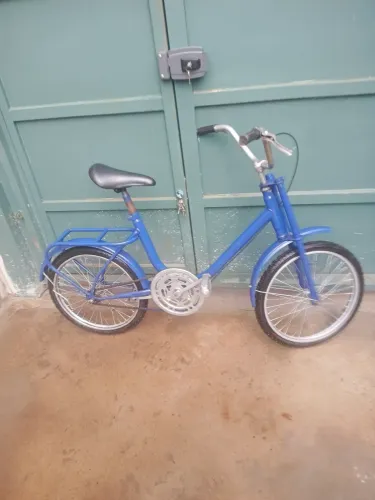 Bicicleta berlineta aro 20. Com pneus e câmeras de ar novos. Jogo de centro original.