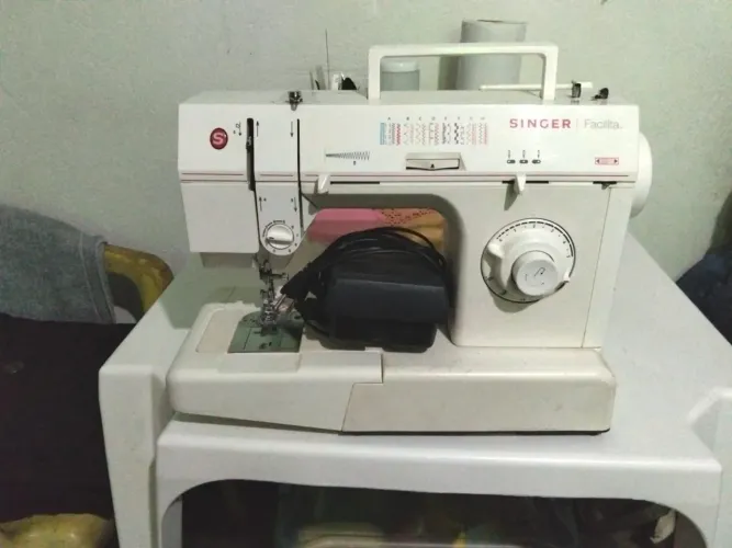 Máquina de custura