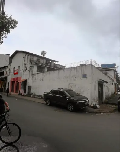 Vendo casarão em Itapoan