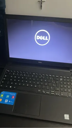 Notebook Dell para quem quiser consertar ou tirar peças 