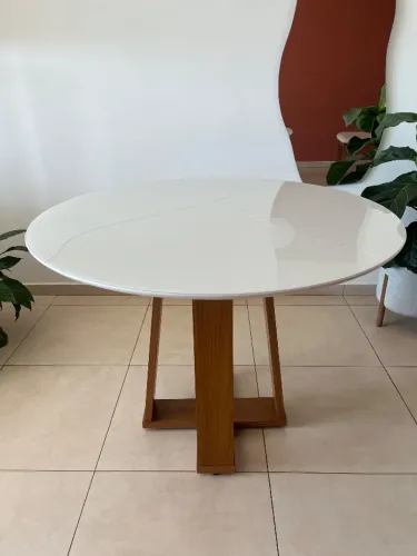 Mesa de jantar redonda - 4 lugares