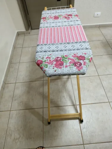 Tabua de passar roupa de madeira