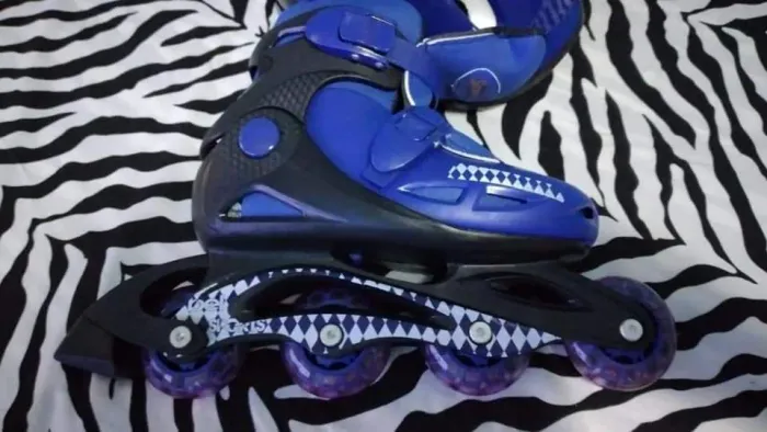 Patins novinho, completo.