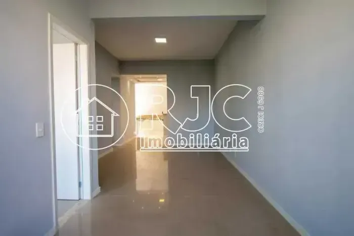Av Maracana , juntinho ao Shopping Tijuca (metrô)