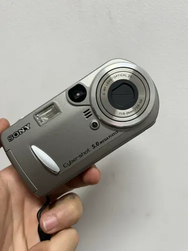 Sony Cyber-shot DSC-P92