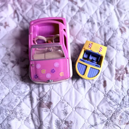 Carrinho e lancha da Polly