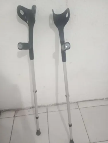 Vendo um par de moletas