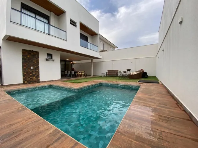 Casa à venda no Condomínio Varanda Sul em Uberlândia