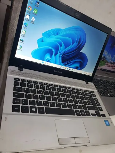 Vendo Notebook Samsung/500 Gigas HD/bateria Boa/ 4 Gigas Memória/ Intel Celeron