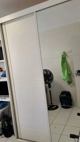 Guarda roupa porta de correr
