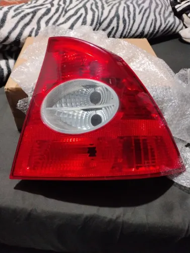 Lanterna traseira original do Ford Focus sedan 2001.lado direito 