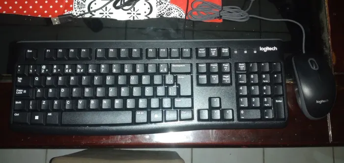 Kit Teclado e Mouse Logitech - R$ 210