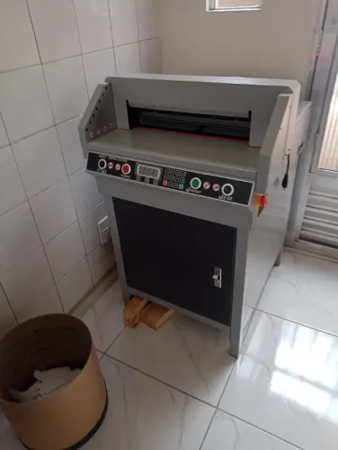 Guilhotina Elétrica Digital 450 VS+ Lassane