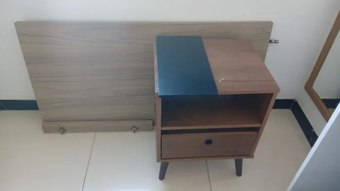 Mesinha de cabeceira, criado mudo, prateleira