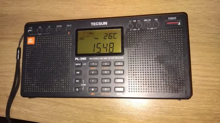 Rádio Portátil Tecsun PL-390 DSP (AM/FM/LW/SW) - Estéreo