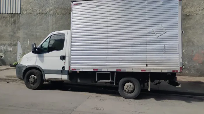 VENDO / ALUGO IVECO DAYLI 35s14 2013