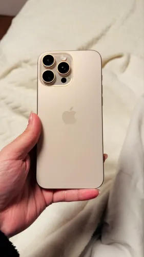iPhone 16 Pro Max 256GB Titânio Dourado | 98% Bateria | Garantia Apple 2026 | Impecável