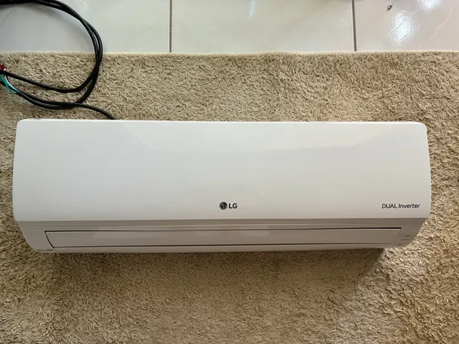 Ar Condicionado LG Dual Inverter 9.000 BTUs Seminovo
