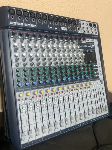 Mesa de som soundcraft signature 16