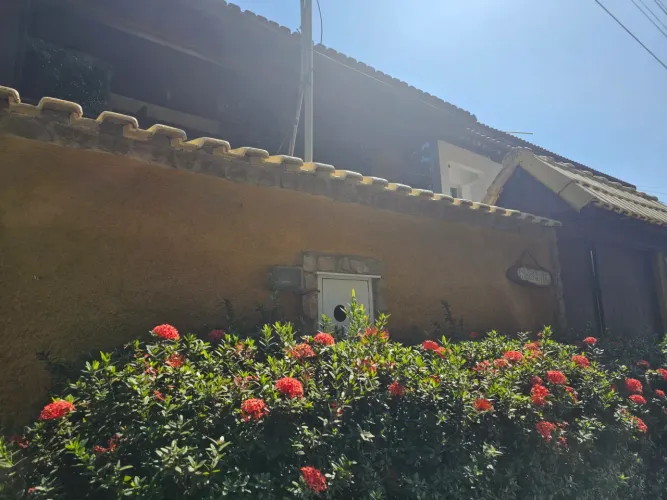 Casa 3 suítes em condomínio fechado de Nova Iguaçu