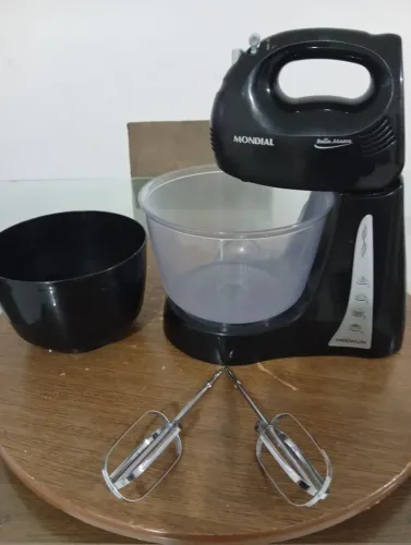 Batedeira Mondial com 02 tigelas