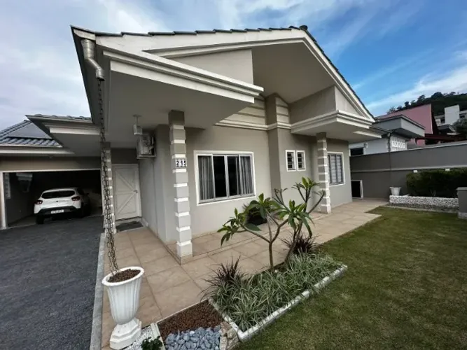 LINDA CASA À VENDA NO FUNDO CANOAS