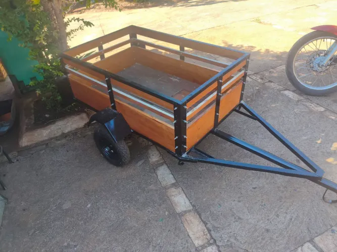 Vendo carretinha pra moto