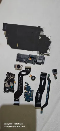 Vendo peças do samsung s21 5g todas originais  nao tenho tela e nem placa principal 