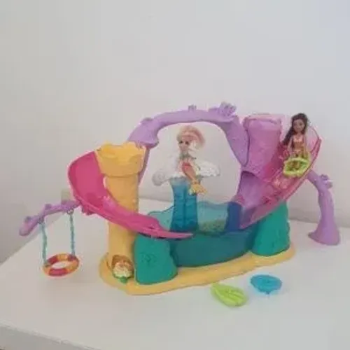 Polly festa na piscina