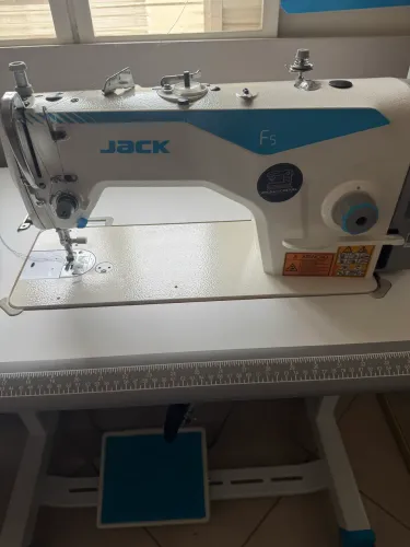 Máquina de costura reta industrial e overloque semi industrial