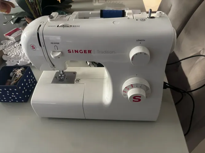 Máquina de costura Singer Tradition