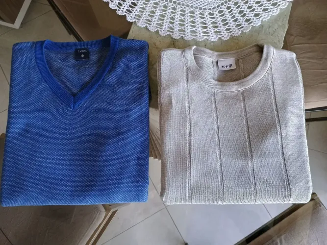 02 blusões juntos por 70,00 01 suéter azul e 01 tricot marca paramont Lacoste