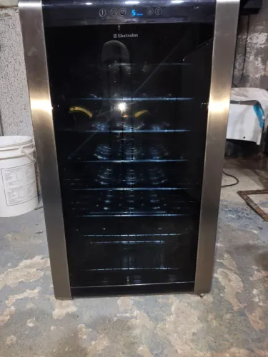 Adega climatizador Electrolux modelo ACS33