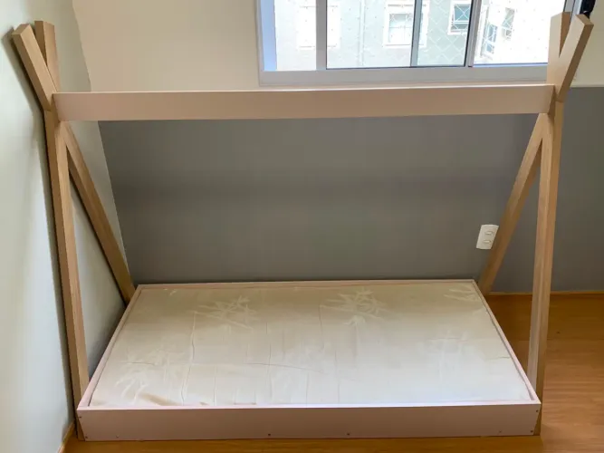 Mini cama montessoriana infantil