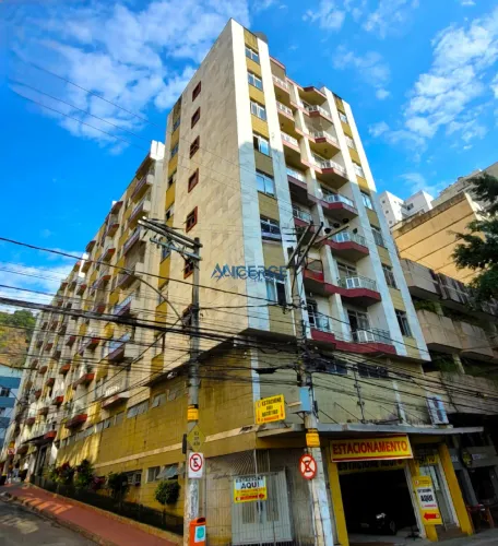 Apartamento à venda com 01 quarto, sala com área externa e elevador- poucos metros do Parq