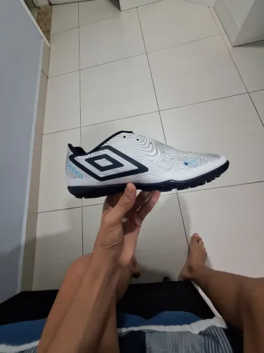 chuteira society Umbro Orbit branca (seminova)