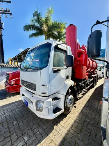 VOLVO VM 260 6x2 2011/2012 SUGADOR ROOTS
