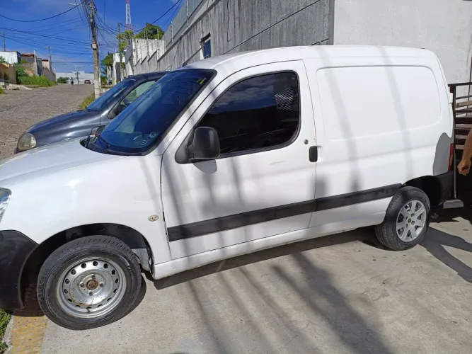 Peugeot Partner Furgão 1.6 16v/ 1.6 16V Flex 3P 2017