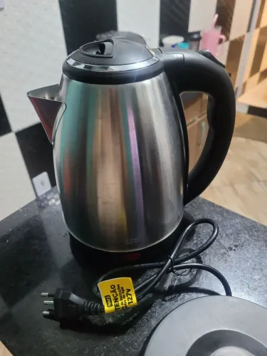 Chaleira eletrica nova