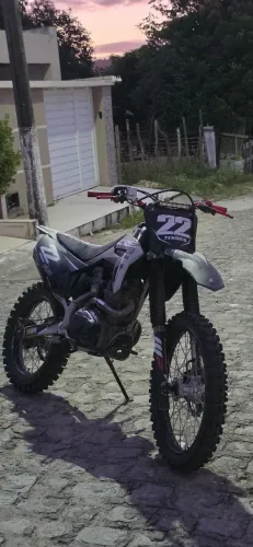 CRF 230 com vários acessórios, motor filé 