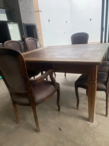Mesa madeira maciça com 6 cadeiras e 4 gavetas