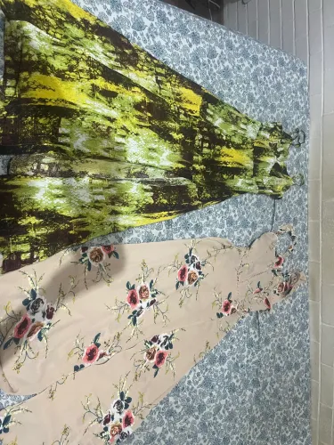 Roupas femininas variadas