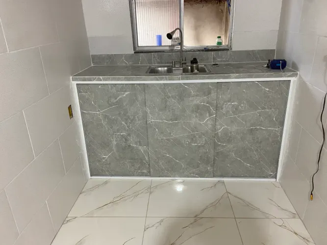 Pias e  bancadas de porcelanato 