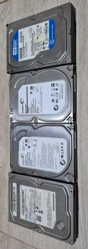 kit com 4 Hds para computador antigo nao sei se ainda funciona 