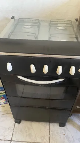 Fogão de 4 bocas com forno