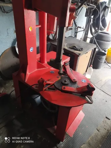 Montadora e Desmontadora de Pneus MDE-200 Trifásica vermelha 220V