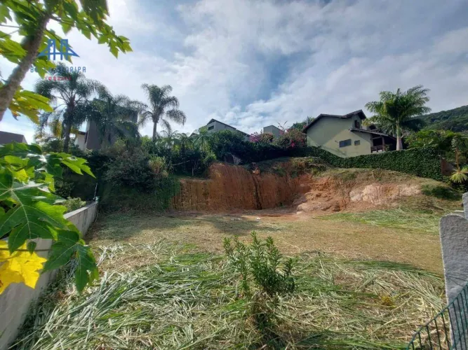 Terreno maravilho com 636m² em condomínio fechado em Santo Antonio de Lisboa.