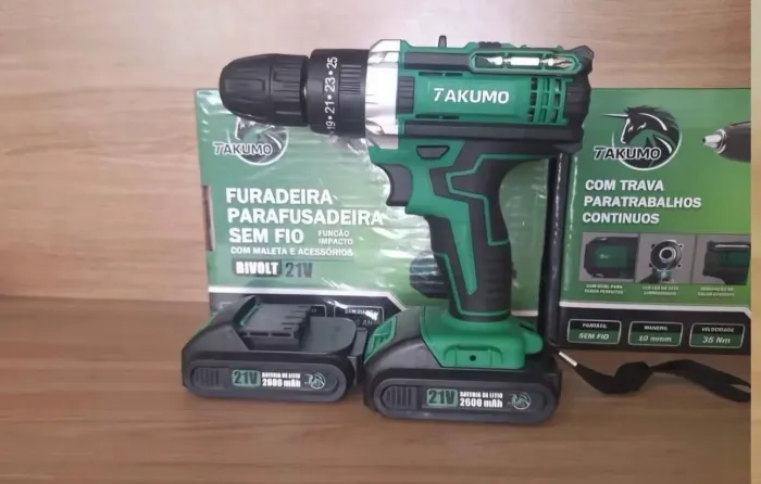 Parafusadeira takumo 2 baterias carregador + maleta e 22 peças