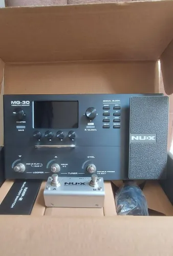 NUX MG-30 (Pedaleira guitarra)