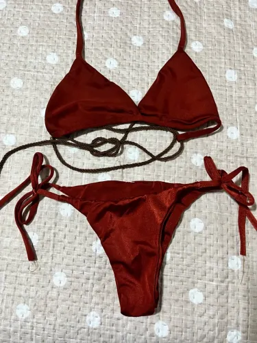 2 Bikinis